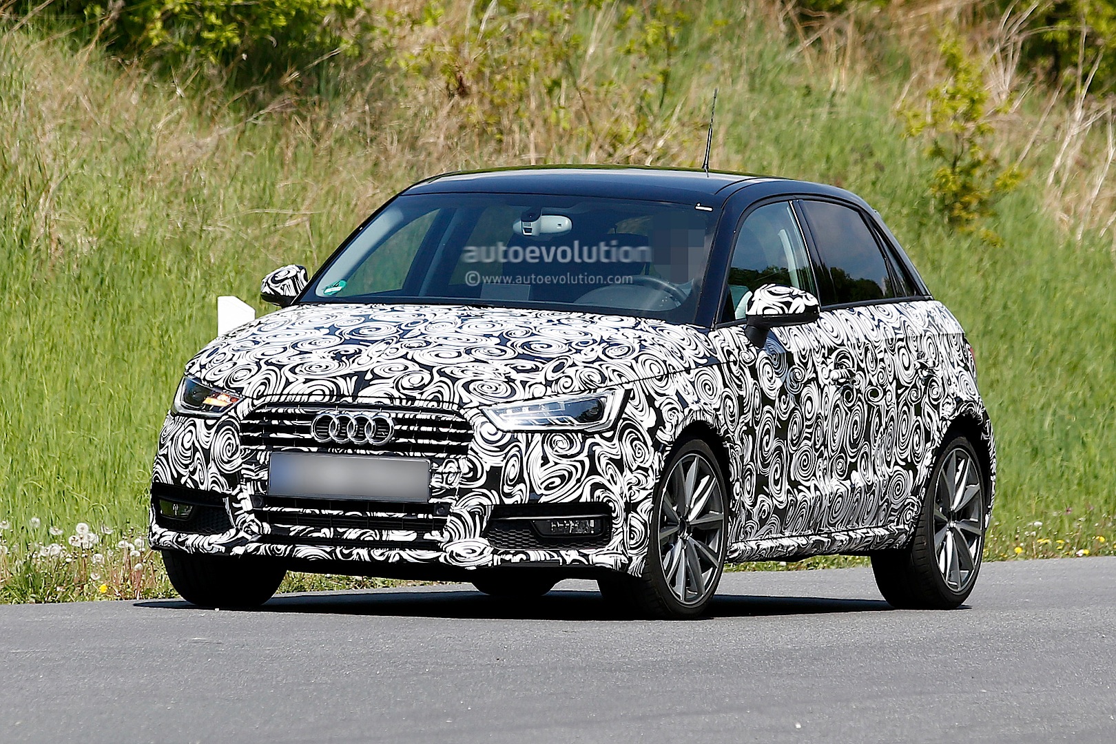 2014 - [Audi] A1 Restylée / S1 - Page 10 Audi-a1-facelift-sports-s1-headlights-in-latest-spyshots_7