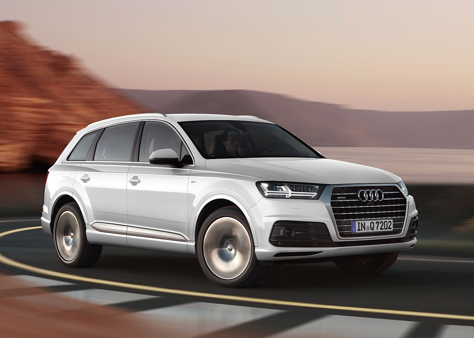 j'ai besoin de luc  - Page 2 Audi-shows-2015-q7-in-new-tofana-white-color-reveals-obsession-with-mountains_3