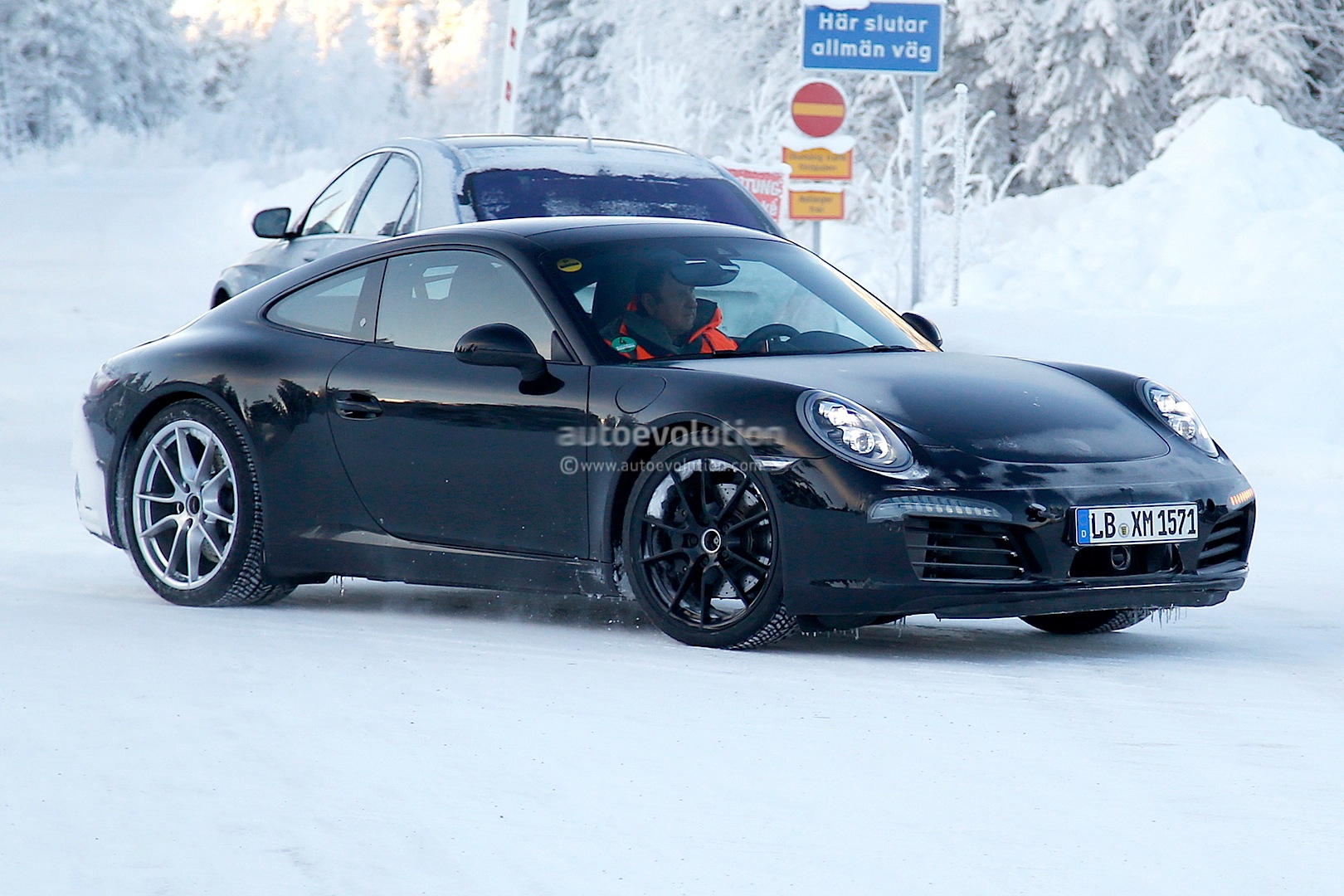 2015 - [Porsche] 911 Restylée [991] Facelifts-for-911-carrera-and-turbo-models-play-in-the-snow-photo-gallery_3