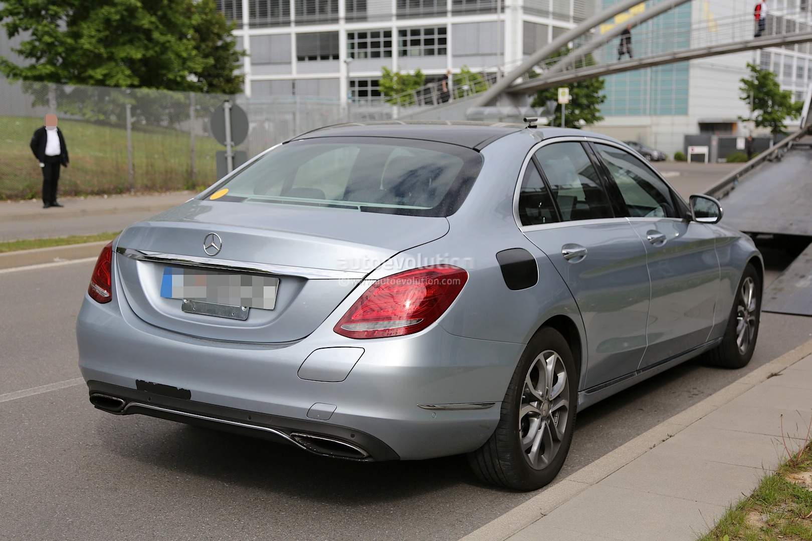 2014 - [Mercedes] Classe C [W205- S205] - Page 29 Mercedes-benz-c-350-plug-in-hybrid-completely-uncovered-photo-gallery_7