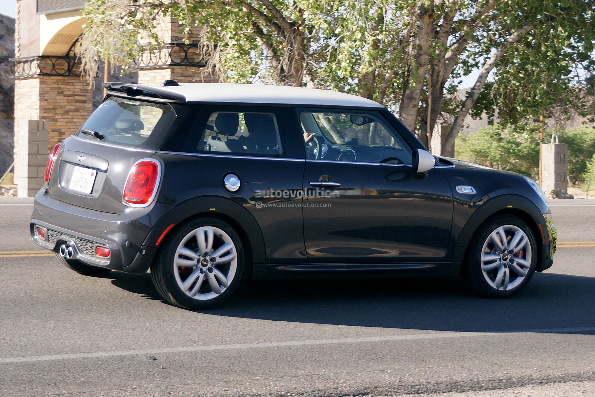 2013 - [Mini] Mini IV [F56] - Page 11 Mini-hatch-john-cooper-works-spied-testing-in-the-us_4