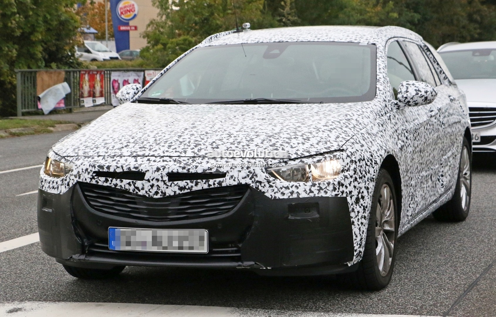 2017 - [Opel] Insignia Grand Sport [E2JO] - Page 17 Opel-insignia-grand-sports-tourer-spied-up-may-come-to-us-as-buick-regal-wagon_1