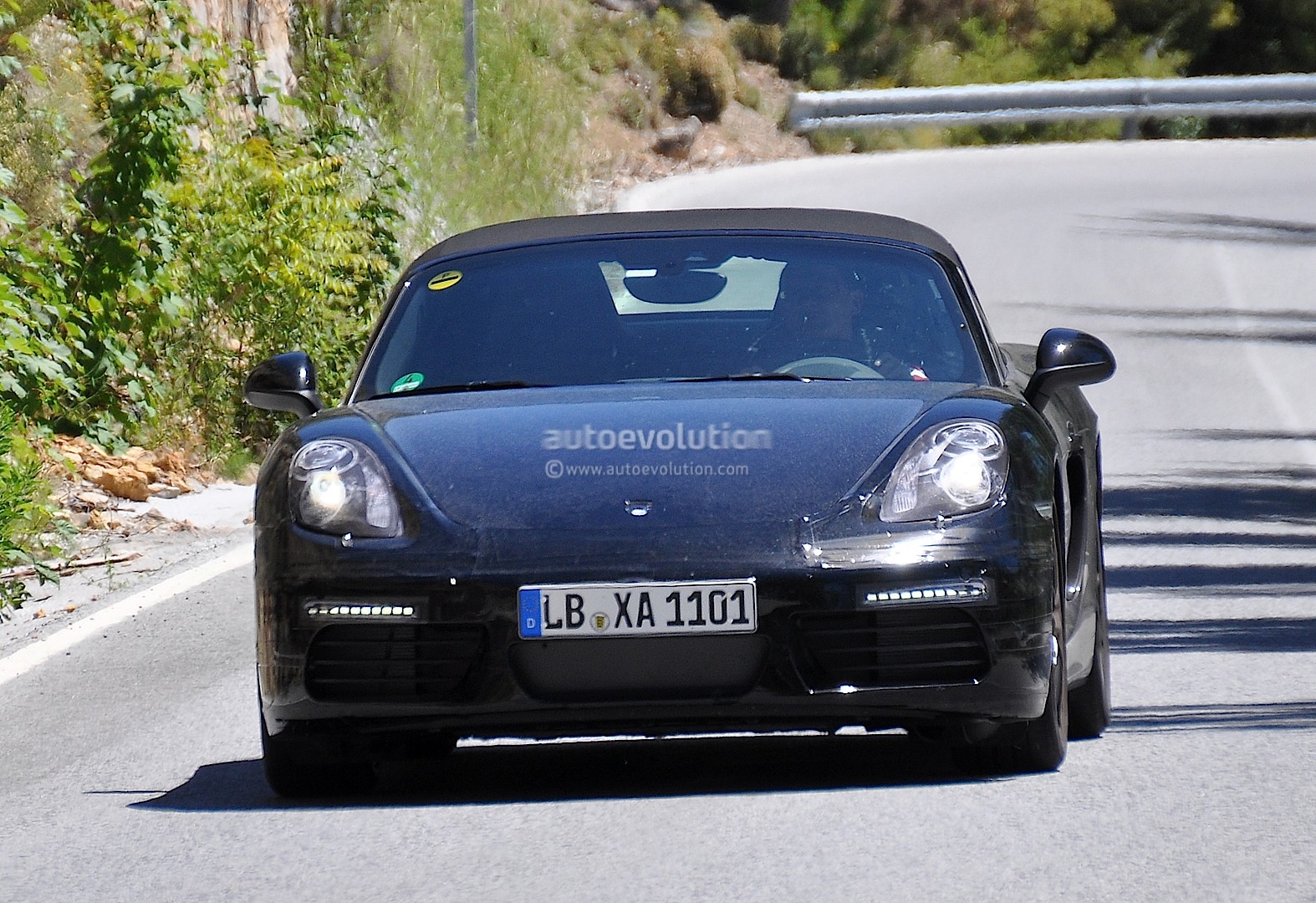 2016 - [Porsche] 718 Boxster & 718 Cayman [982] Porsche-boxster-facelift-prototype-spied-turbo-flat-four-engines-coming_1