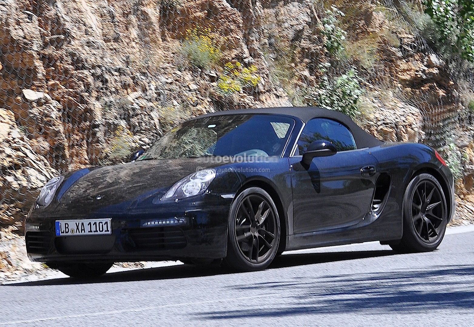 2016 - [Porsche] 718 Boxster & 718 Cayman [982] Porsche-boxster-facelift-prototype-spied-turbo-flat-four-engines-coming_2