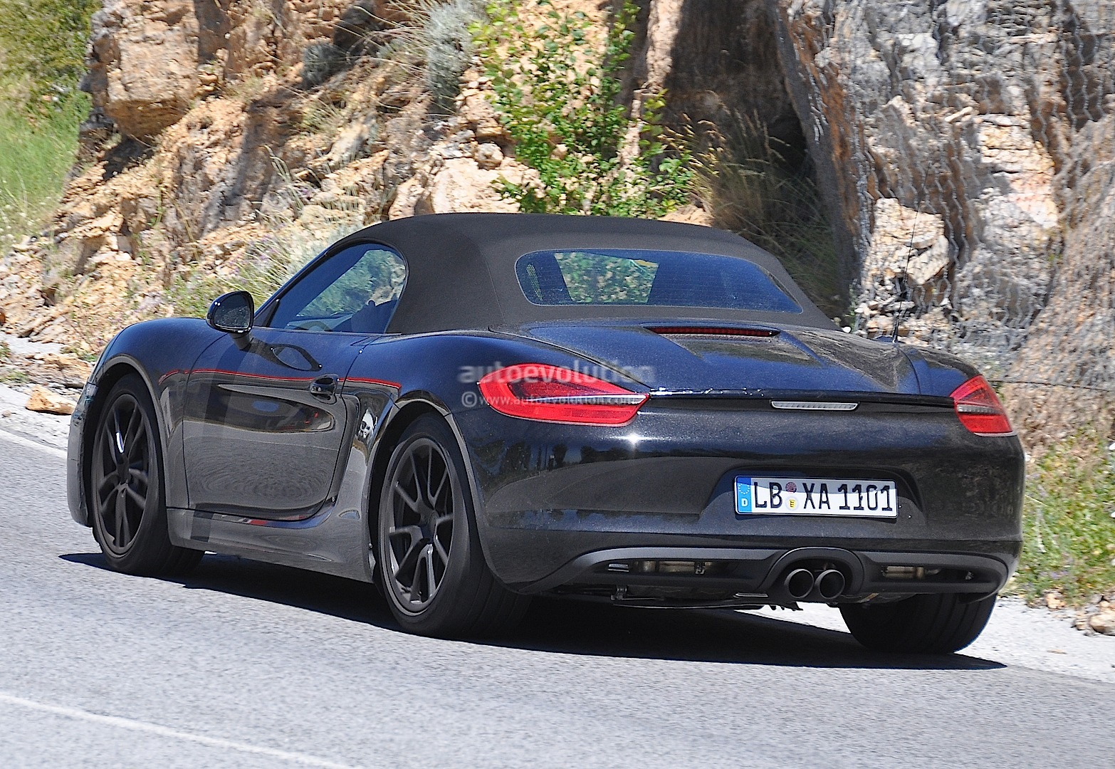 2016 - [Porsche] 718 Boxster & 718 Cayman [982] Porsche-boxster-facelift-prototype-spied-turbo-flat-four-engines-coming_5