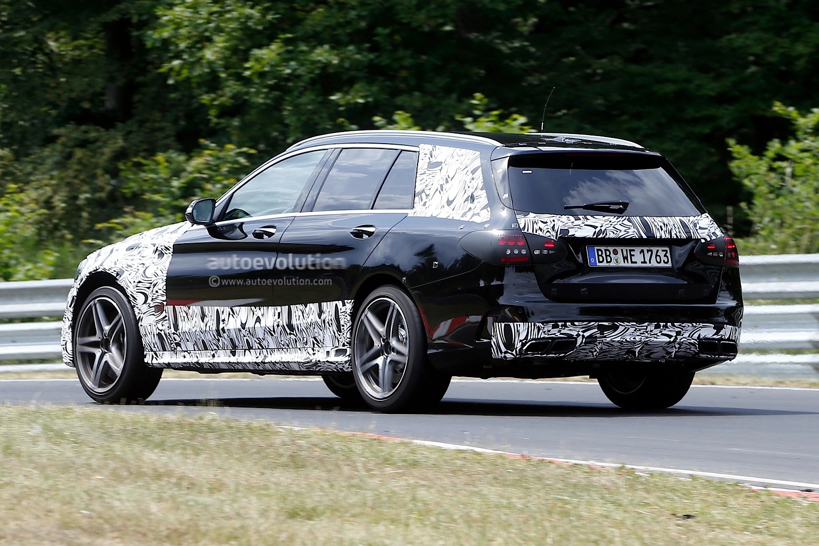 2014 - [Mercedes] Classe C [W205- S205] - Page 32 See-the-c-63-amg-estate-s205-carry-speed-on-the-nordschleife-photo-gallery_6