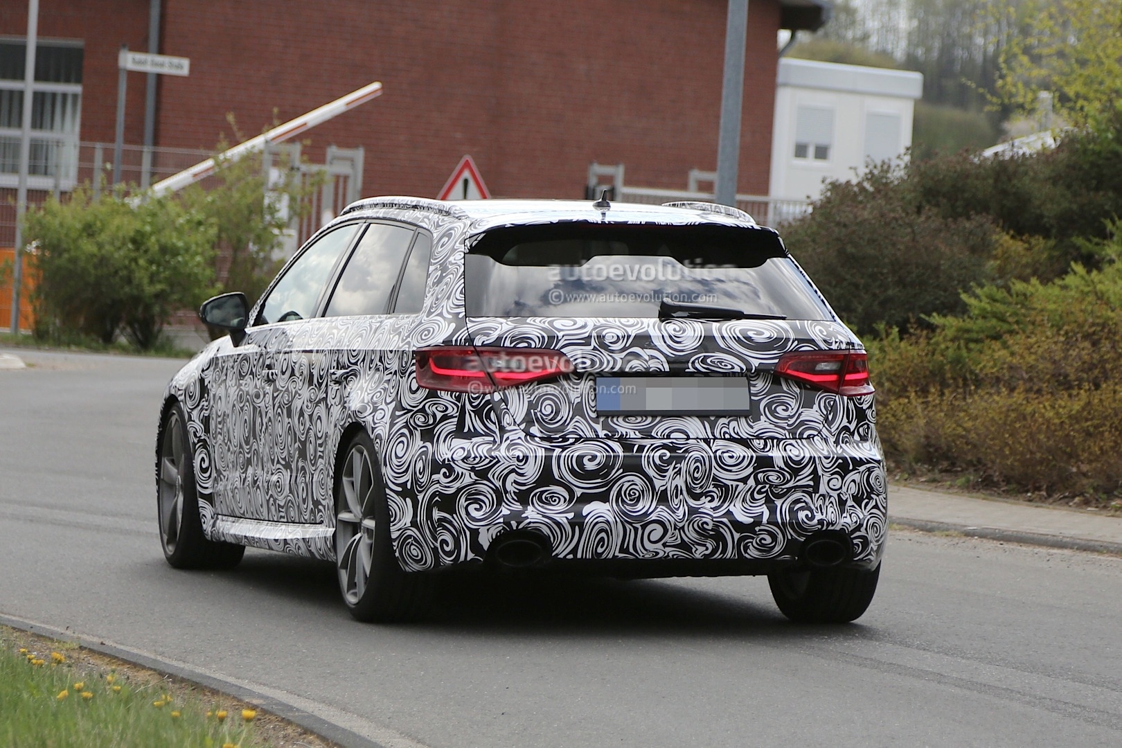 2014 - [Audi] RS3 Spyshots-2015-audi-rs3-sportback-first-photos_14