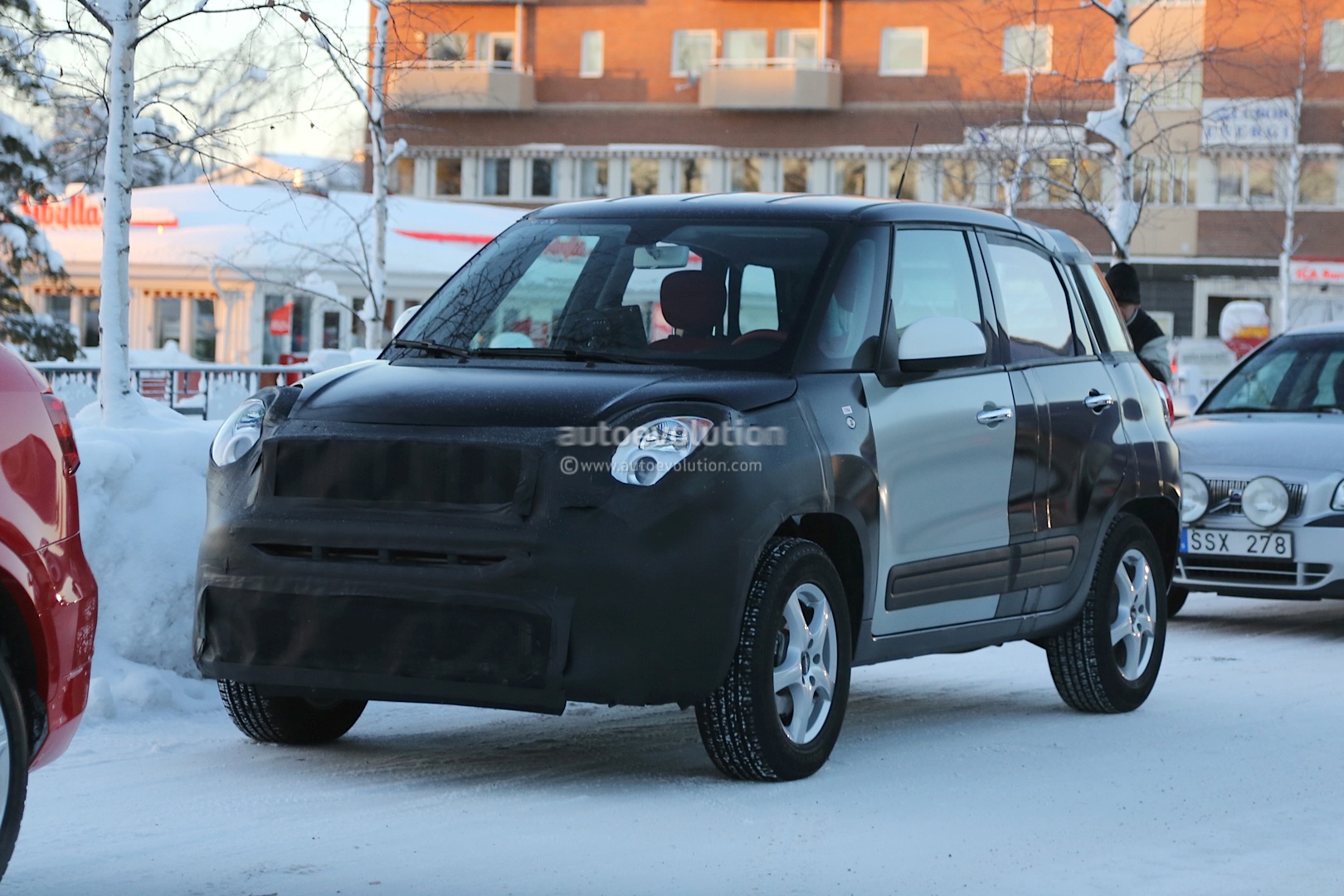 2014 - [Jeep] Renegade - Page 2 Spyshots-2015-jeep-b-suv-endures-the-cold-in-scandinavia_8