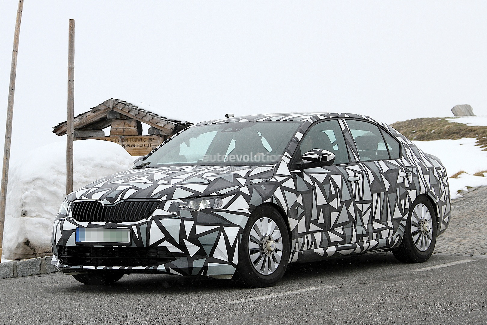 2016 - [Skoda] Octavia III Restylée Spyshots-2015-skoda-octavia-facelift-spotted-photo-gallery_1