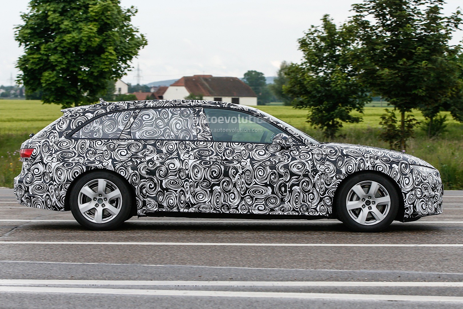 2015 - [Audi] A4 [B9] - Page 23 Spyshots-2016-audi-a4-avant-show-led-headlights-and-taillights_9