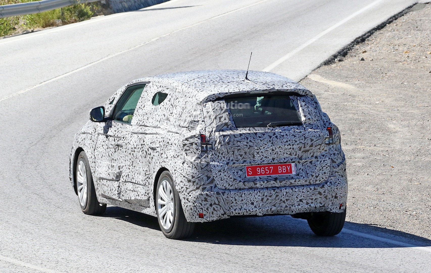 2016 - [Renault] Scénic IV [JFA] - Page 18 Spyshots-2017-renault-scenic-production-model-seen-for-the-first-time_9