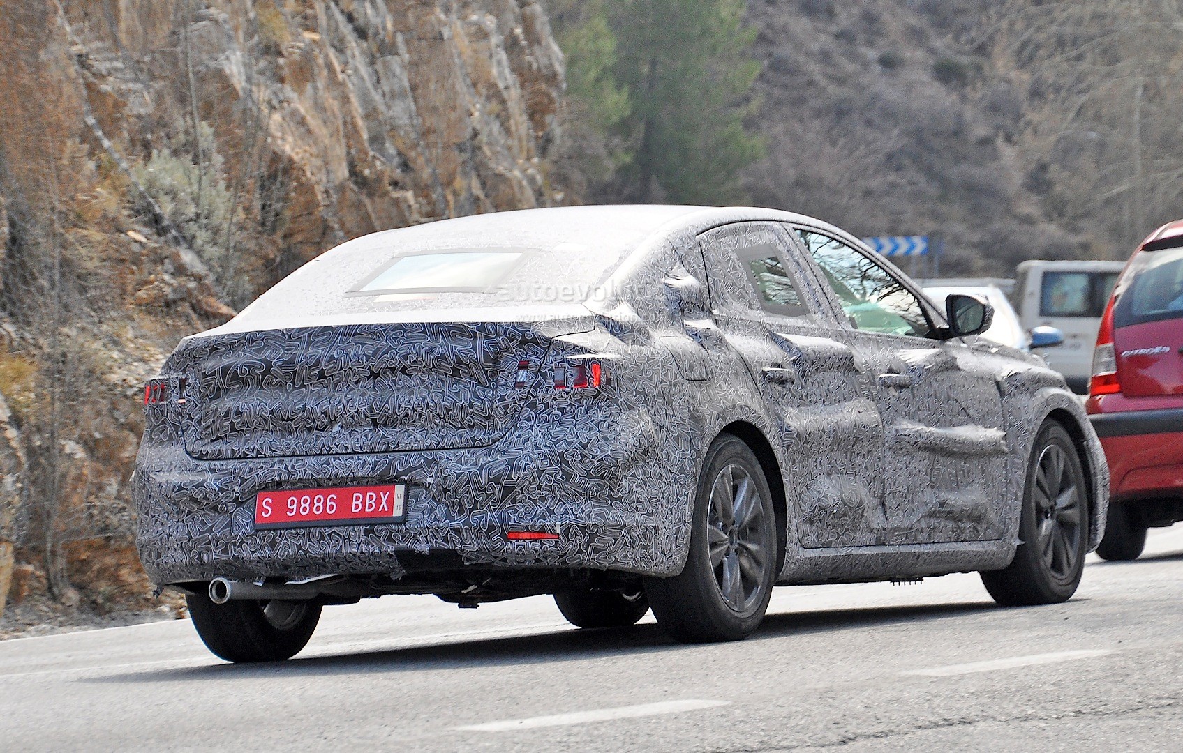 2015 - [Renault] Talisman [LFD/KFD] - Page 12 Spyshots-all-new-renault-laguna-interior-spied-for-the-first-time_8