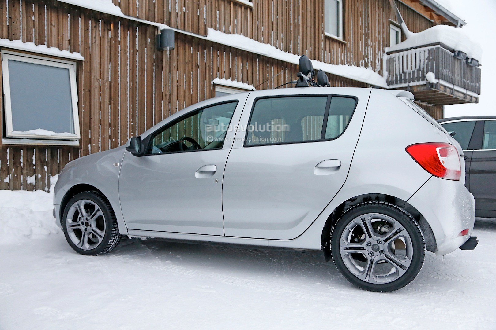 2012 - [Dacia] Sandero II - Page 14 Spyshots-dacia-sandero-rs-getting-12-turbo-engine-sportier-interior_3