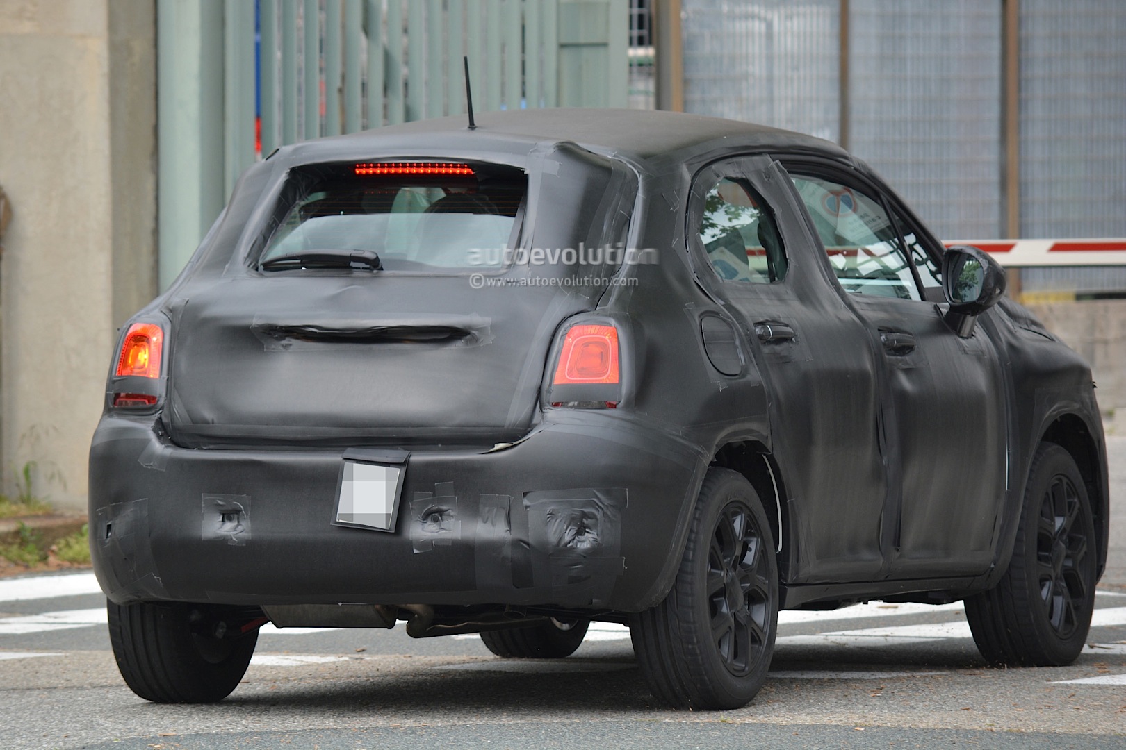 2014 - [Fiat] 500X - Page 8 Spyshots-fiat-500x-hits-the-road-looks-likely-to-debut-in-paris_5