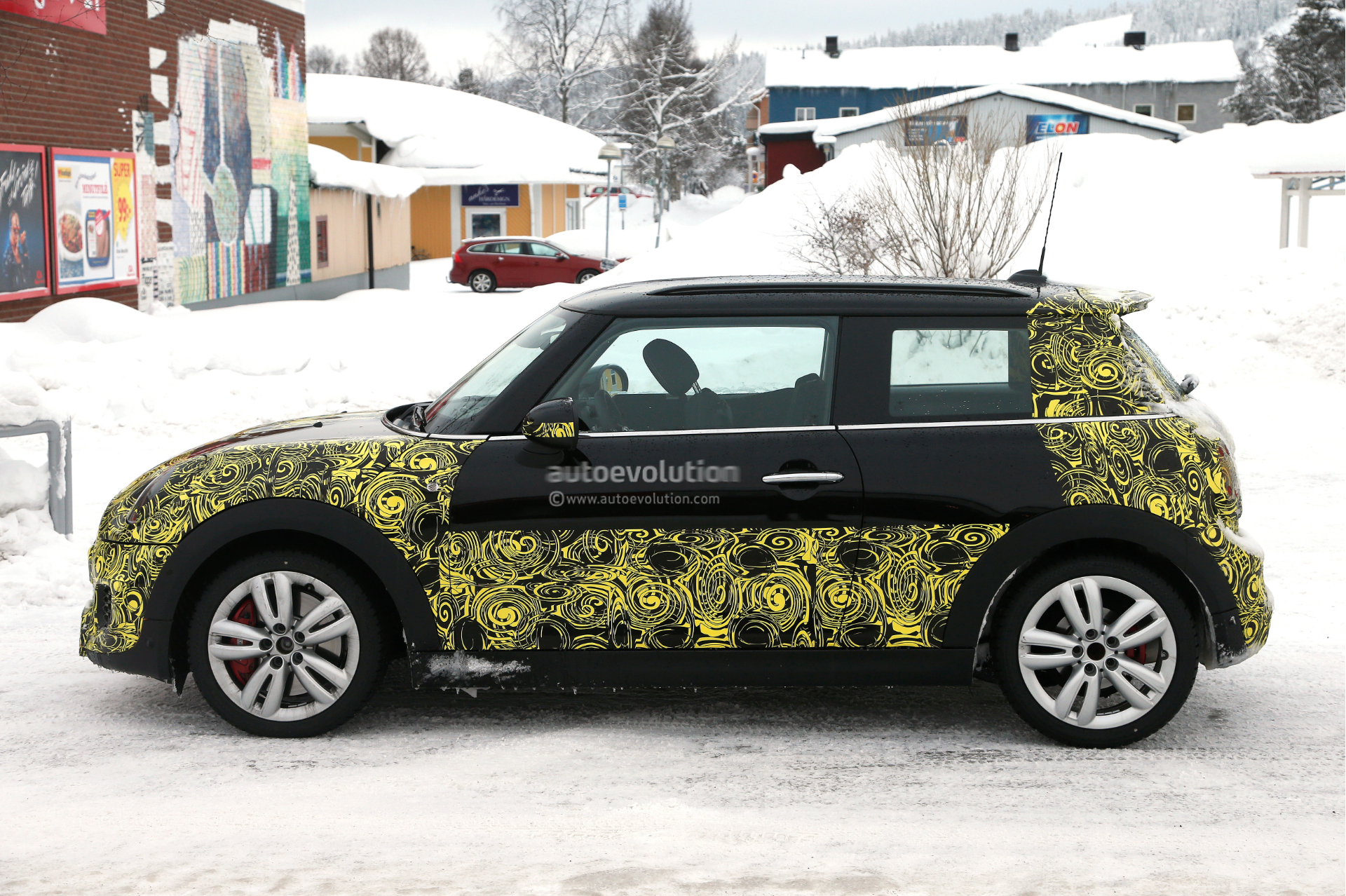 2013 - [Mini] Mini IV [F56] - Page 4 Spyshots-mini-jcw-hatch-with-231-hp-to-take-on-audi-s1_3