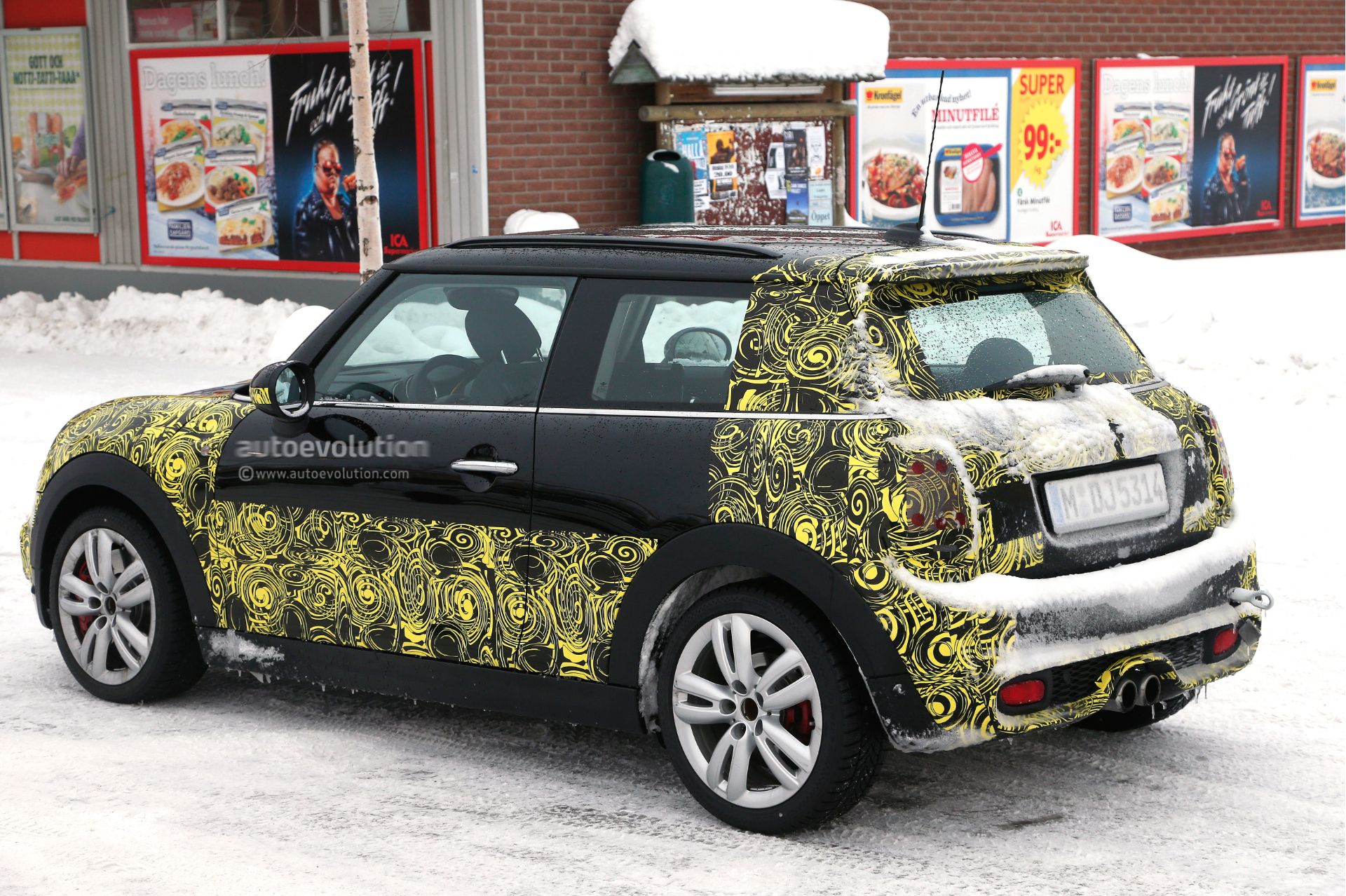 2013 - [Mini] Mini IV [F56] - Page 4 Spyshots-mini-jcw-hatch-with-231-hp-to-take-on-audi-s1_4