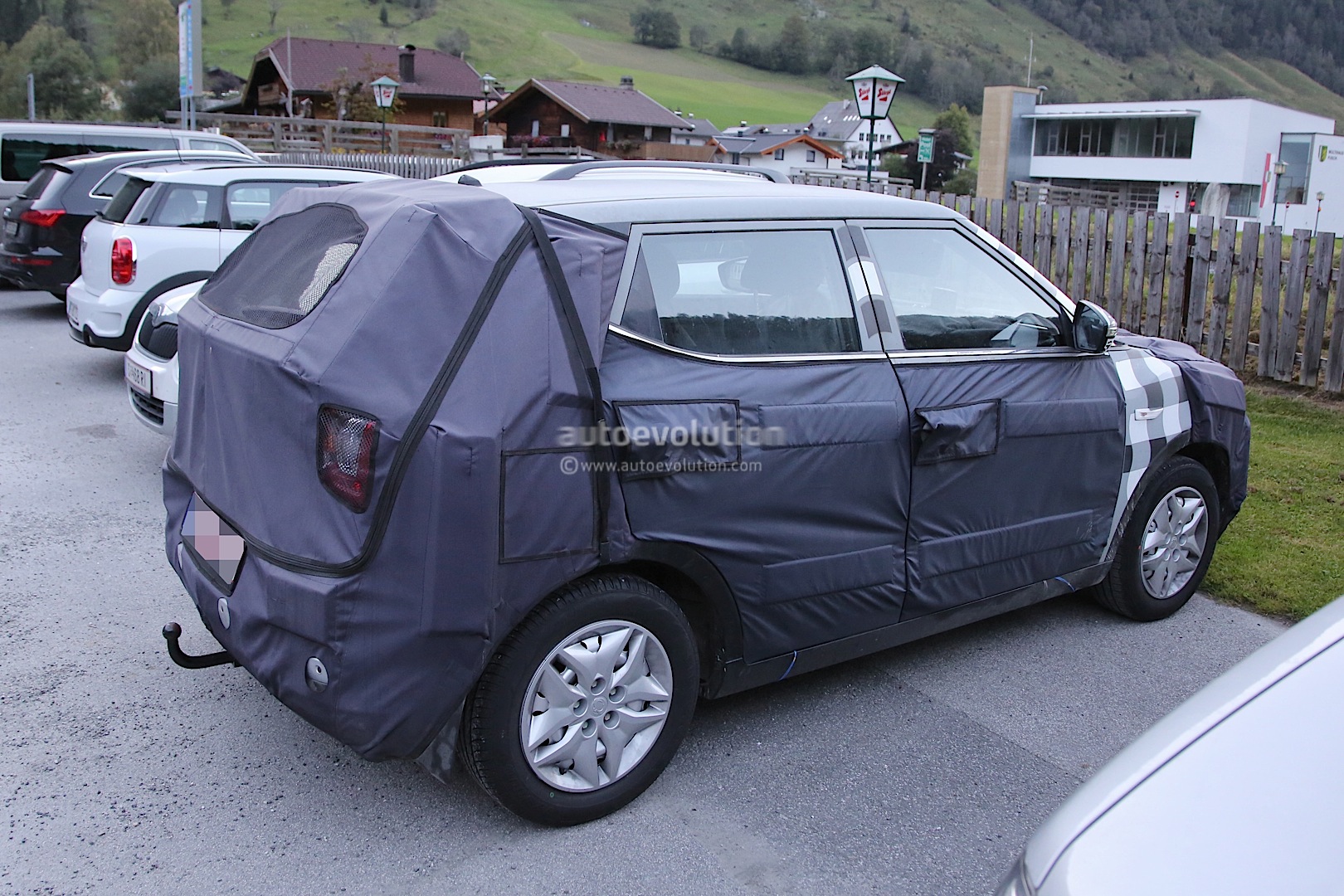 2015 - [Ssangyong] Tivoli [X100]  - Page 2 Ssangyong-x100-spied-photo-gallery_8