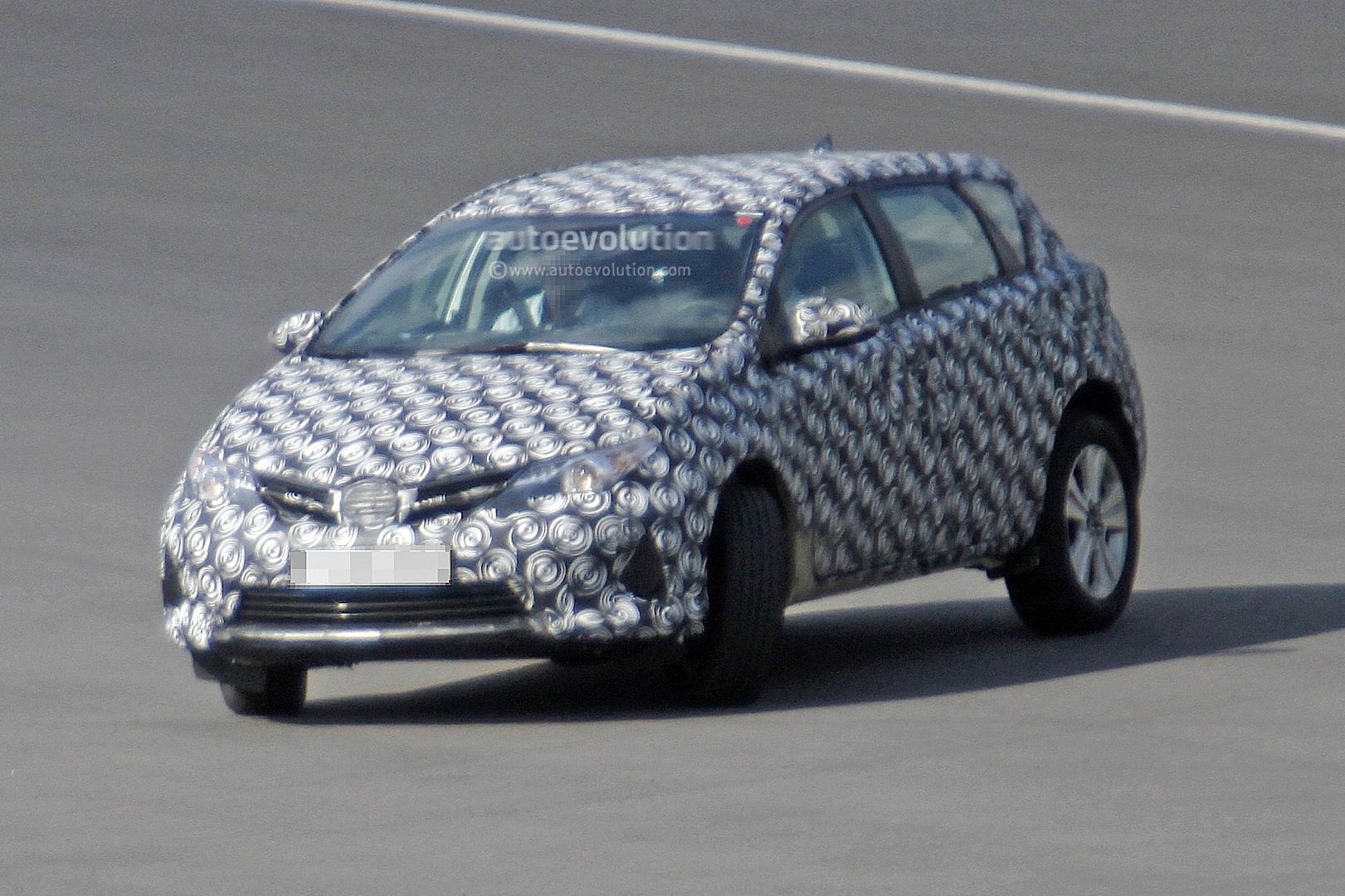 2021 - [Toyota] Corolla Cross Toyota-auris-cross-introduces-itself-in-first-spyshots-touring-sports-cross-might-follow_2