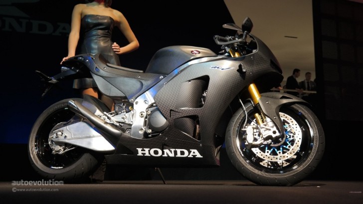 Honda RC213V-S Honda-unveils-rc213v-s-road-legal-hyperbike-prototype-at-eicma-2014-live-photos-88498-7