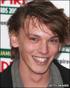 Les acteurs/actrices qui auraient pu jouer Lizzy/Darcy - Page 5 8089596jamie-campbell-bower-03-jpg