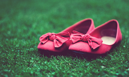 احذة روعة  Red-ribbon-shoes-Favim.com-182535