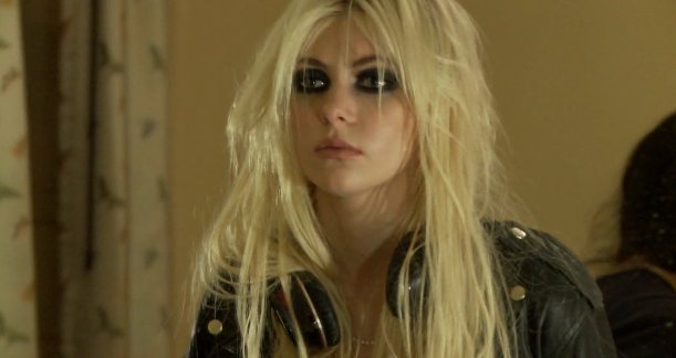 I’m better of living alone with a heart made of stone Make-me-wanna-die-taylor-momsen-the-pretty-reckless-Favim.com-160143