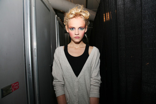 Aj, 25 ans  - Page 3 Backstage-blond-ginta-lapina-make-up-model-Favim.com-172724