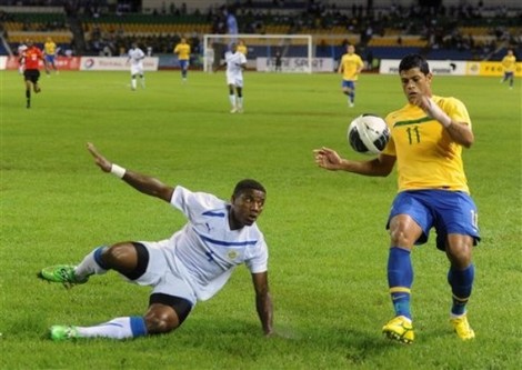 البرازيل تهزم الغابون في ليبروفيل ( فيديو) Brazilgabon_507855112