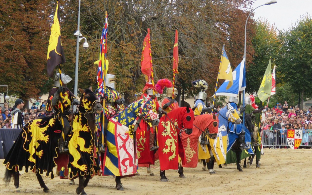 Le Tournoi des Vices contre les Vertus - Le Roman de Fauvel - 14 eme siècle  7262757_b7d62f76-99fd-11e7-8901-4ae9ff748e77-1_1000x625