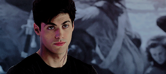 The boy never cried again, and he never forgot what he'd learned: that to love is to destroy, and that to be loved is to be the one destroyed.[Matteo&Emanuelle] - Page 2 Shadowhunters-alec-lightwood-matthew-daddario-tmi-Favim.com-4293525