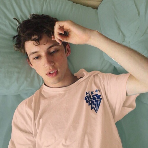 Lucas Jones - Male - 19 Aesthetic-troye-sivan-troye-troye-sivan-icons-Favim.com-4765280