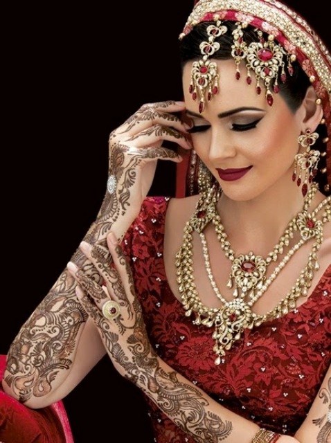 Umjetnost od kane - Page 18 Eid_Women_Bridal_Mehndi_Designs_with_Makeup_Fash