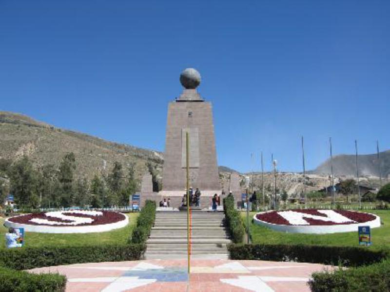 EN LA MITAD DEL MUNDO PARQUE_MITAD_DEL_MUNDO