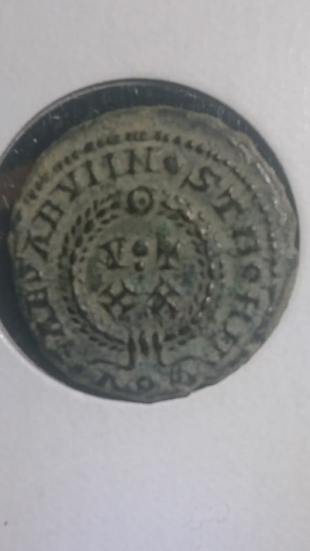 AE3 de Constantino I Magno híbrido. CAESARVM NOSTRORVM - VOT / XX. Ceca Aquilea. 3_33aquilea