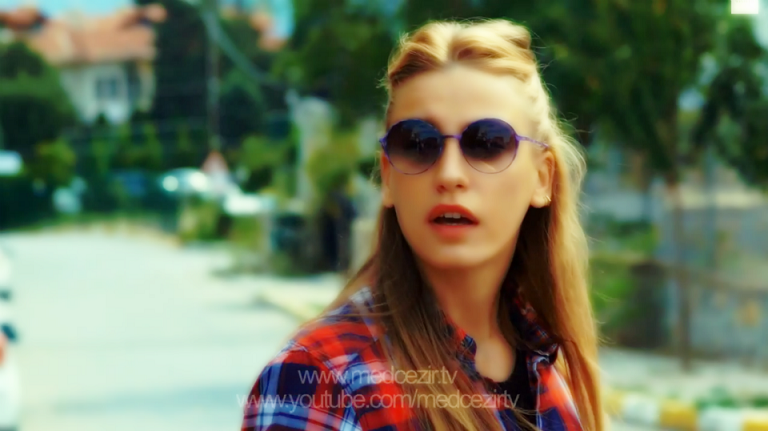 Serenay Sarikaya/სერენაი სარიკაია #22 - Page 27 Gtjj