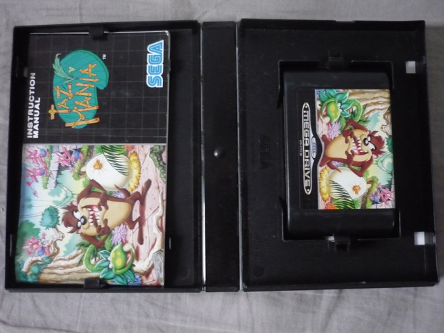 [ESTIM] SEGA Saturn Jap + jeux Saturn et Dreamcast Japonais MEGADRIVE P1040902