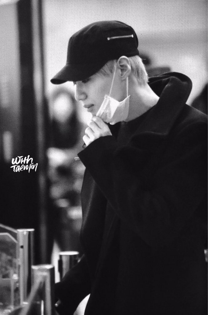 160115 Taemin @ Aeropuerto Gimpo {Rumbo a Japón} CYu_Bb_Et_WAAAifp_Z_jpg_orig