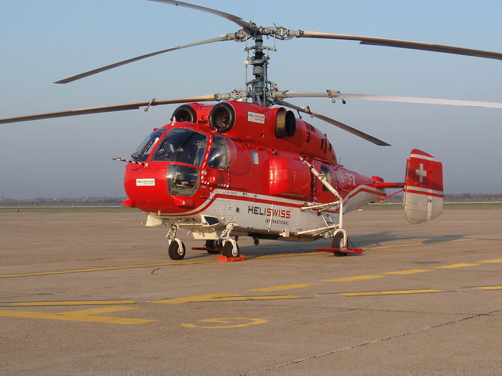  Kamov Ka-32 ( helicóptero civil de tamaño medio y polivalente Rusia ) 1024px_Ka32_A_on_ZAG1