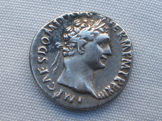 Denario de Domiciano.  IMP XXII COS XVI CENS P P P - Minerva. Roma Si_2