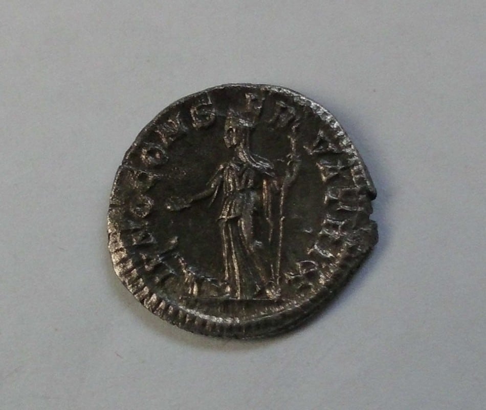 Denario de Julia Mamaea. IVNO CONSERVATRIX. Juno estante a izq. Ceca Roma. CIMG2832