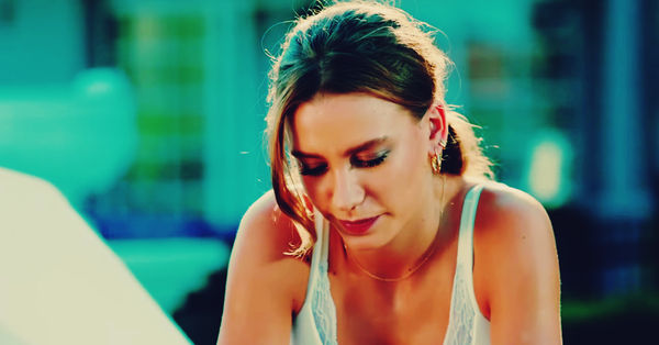 Serenay Sarikaya/სერენაი სარიკაია #21 - Page 49 CDs8_BS3_WYAEQ8_I1