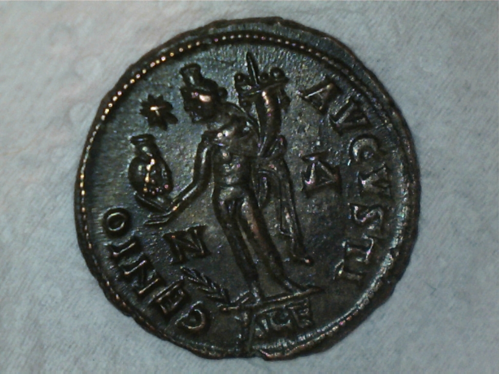 Nummus o follis de Maximino II. GENIO AVGVSTI. Alejandría 2215