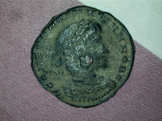 AE3 de Constantino II. GLOR-IA EXERC-ITVS. Ceca Constantinopla. Image