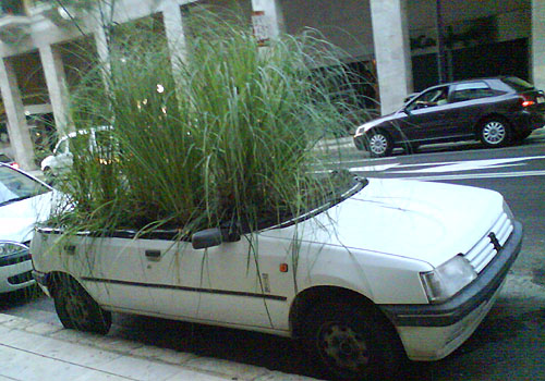 PARECIDOS RAZONABLES - Página 2 Coche_plantas_tuning_1