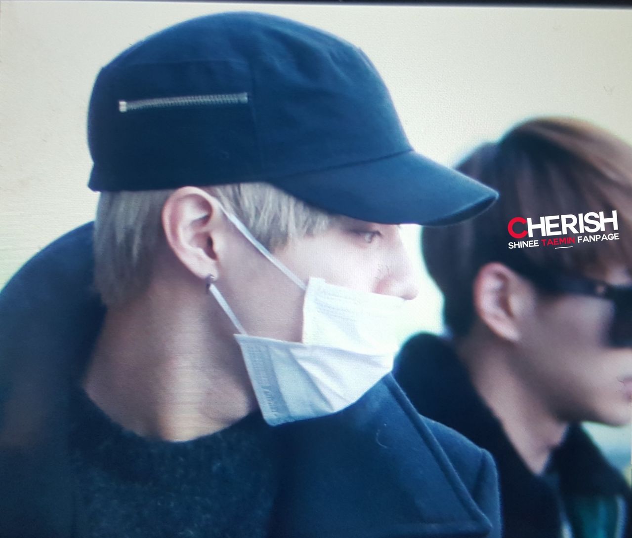 160115 Taemin @ Aeropuerto Gimpo {Rumbo a Japón} CYt9v7_ZWMAIpfe_G_jpg_orig