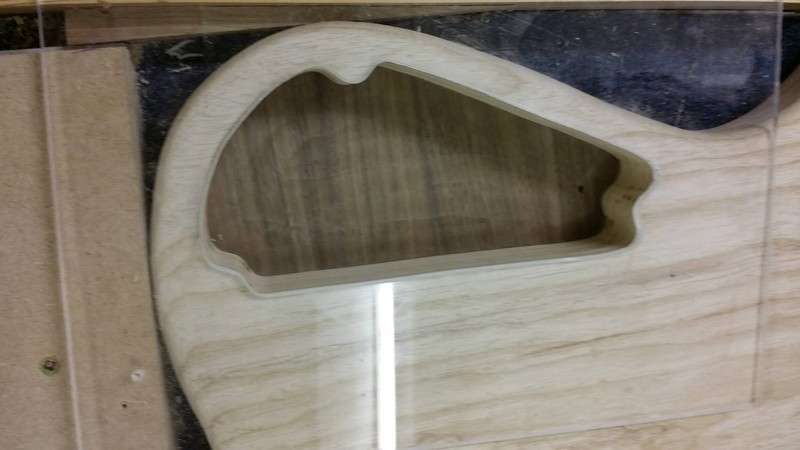 Construção caseira (amadora)- Bass Single cut 5 strings - Página 4 11989359_10153632213839874_1414024491_o