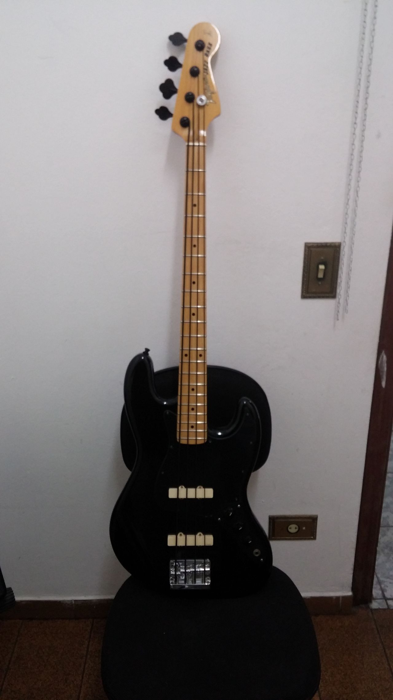 Vendo Baixo Tagima Jazz Bass 4c com Caps EMG 20150717_150348