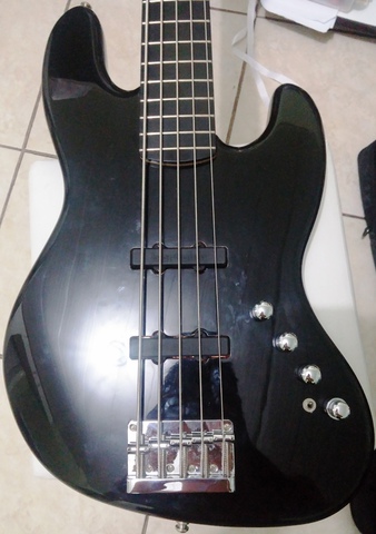Upgrade na captação do Squier Deluxe Jazz Bass V Active CAM00880