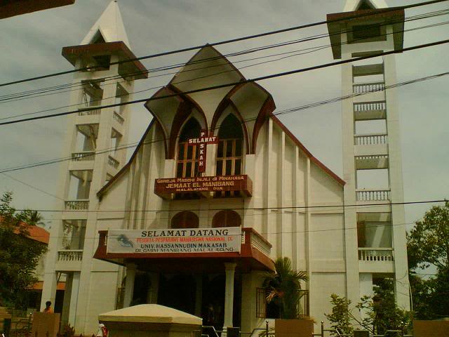 tuhan - WHAT !!!! GEREJA DI INDIA JUGA SUKA MENERIAKI TUHAN YESUSNYA YANG BUDEG PAKAI TOA..... TOLOL Image