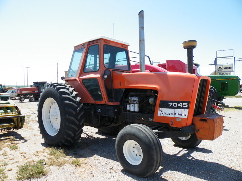 Hilo de tractores antiguos. - Página 8 ALLIS_CHALMERS_7045